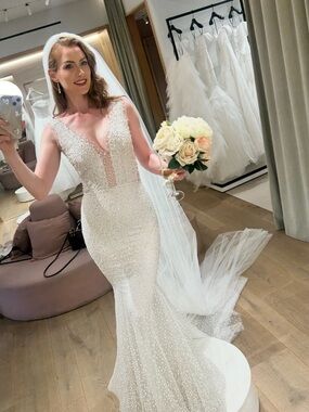 Pronovias White Beaded Mermaid Wedding Dress with matching veil - NEW/never worn